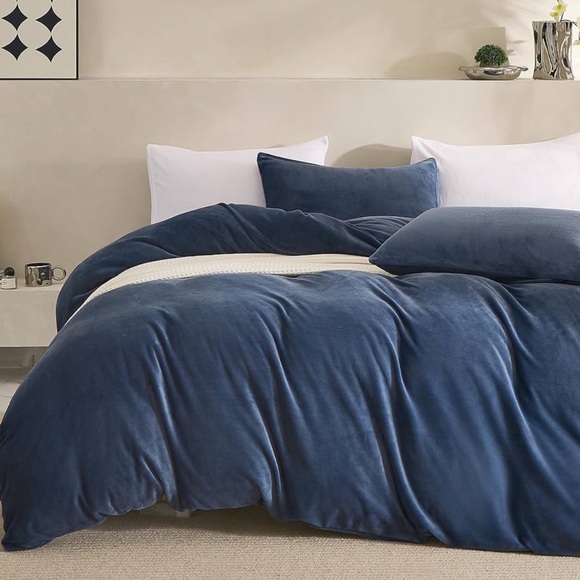 🆕 Blue Velvet Luxury Duvet Set Bedding High End Hotel Vibes KING - Picture 9 of 10